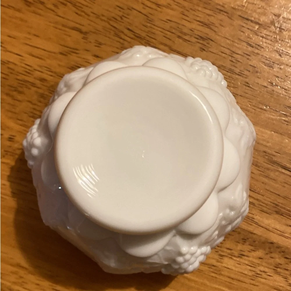 Vintage Westmoreland Milk Glass Bowl - Picture 3 of 6